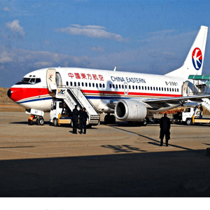 白山航空空运航空快运业稳步发展的原因是什么？
